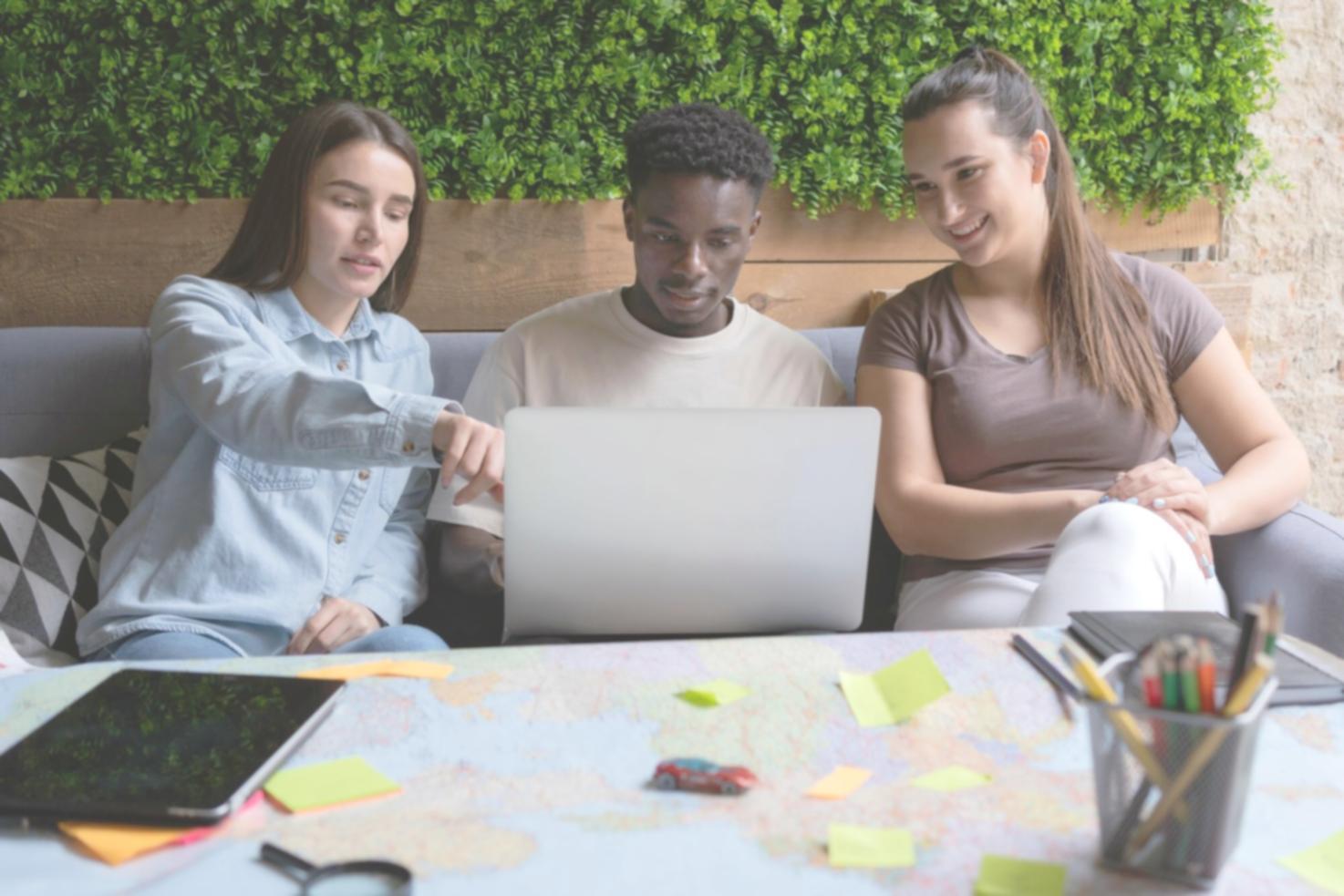 Environnement d'apprentissage moderne avec outils marketing digitaux